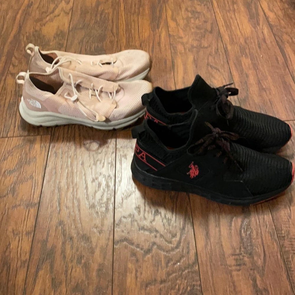 Tennis shoes